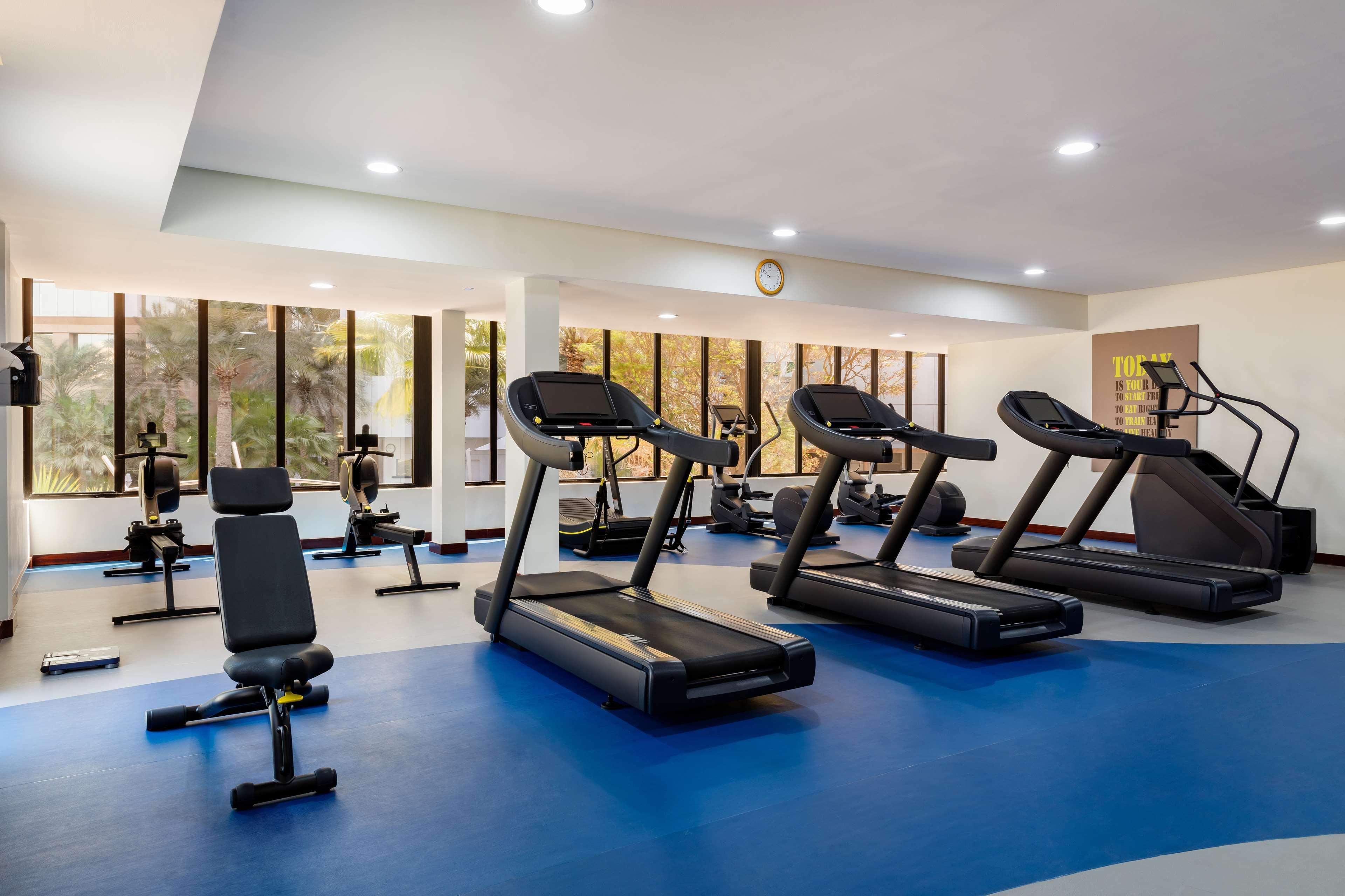 The Diplomat Radisson Blu Hotel Residence & Spa Manama Exterior photo The gym at the hotel